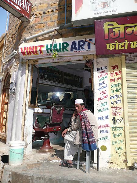 P1050988- Coiffeur a Jaisalmer.JPG - Coiffeur à Jaisalmer